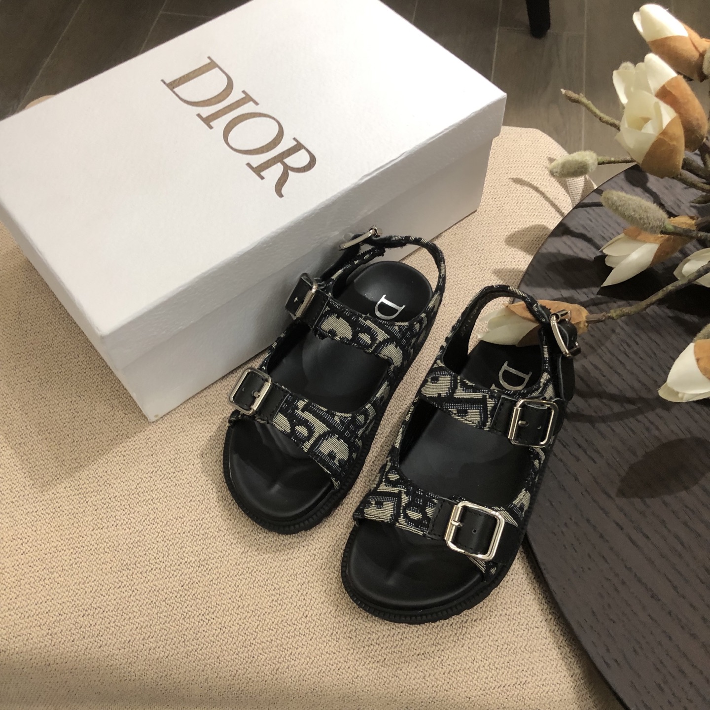 Children's shoes child